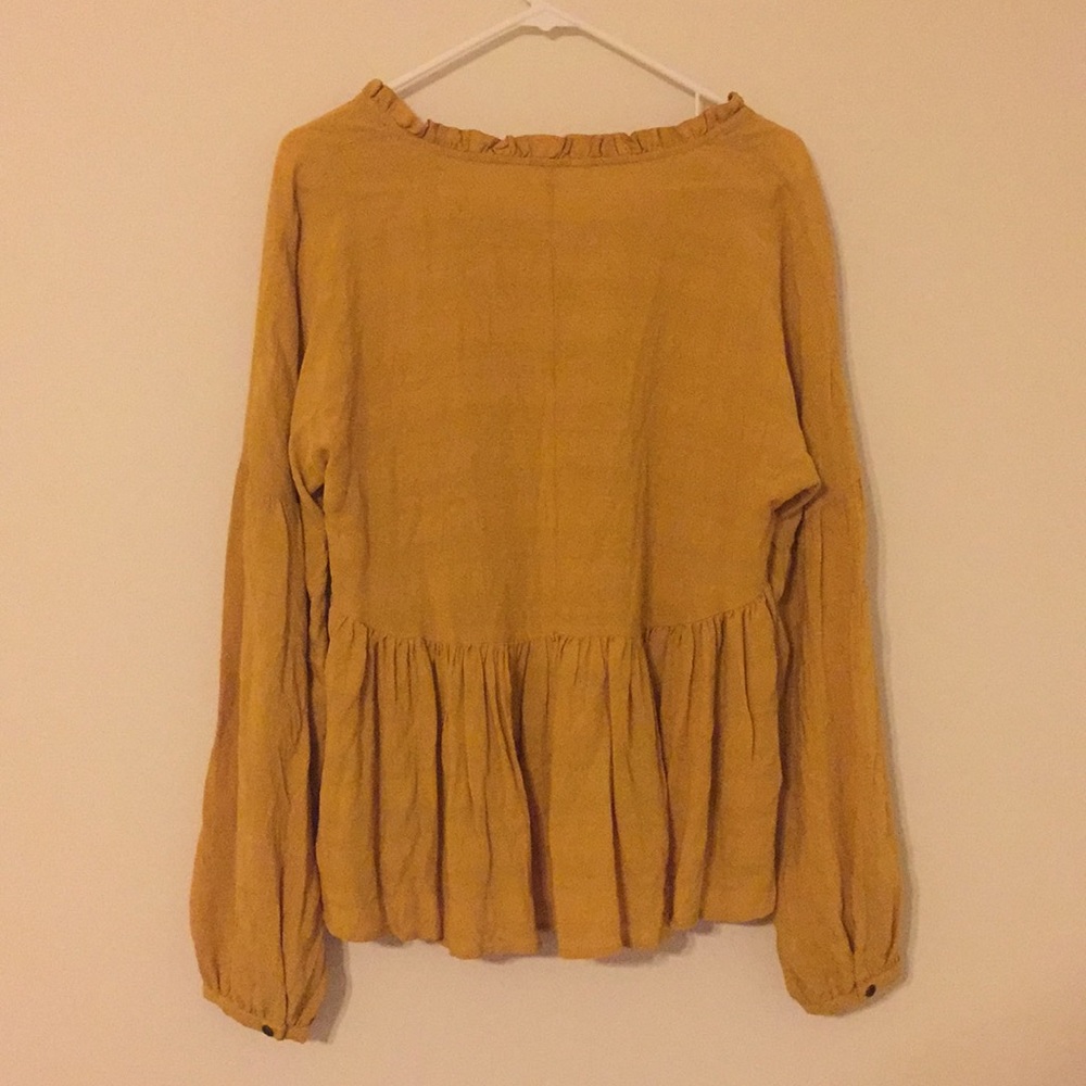 Ruffle Edge Peasant Time and Tru Top - Picture 2 of 6